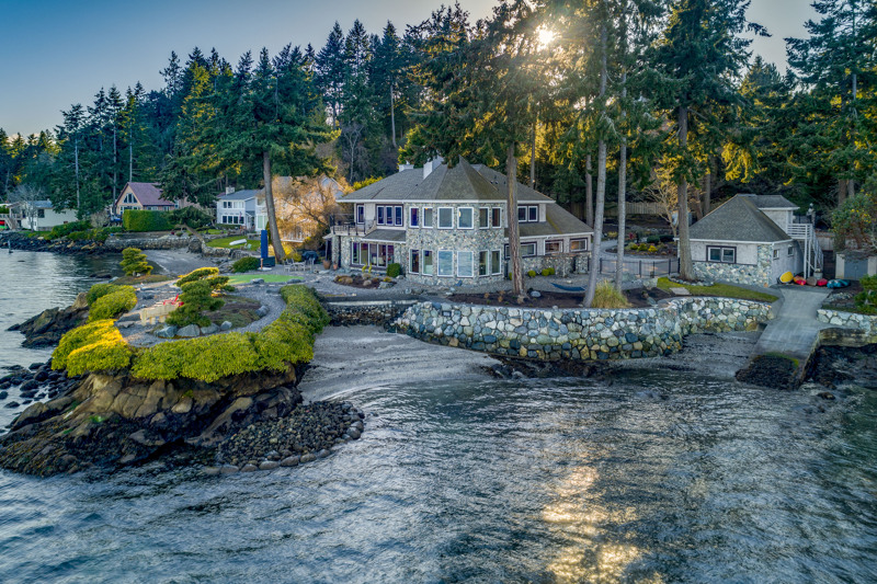 An idyllic waterfront lifestyle and setting with panoramic 240+ degree views, a sandy beach area, and a boat ramp!