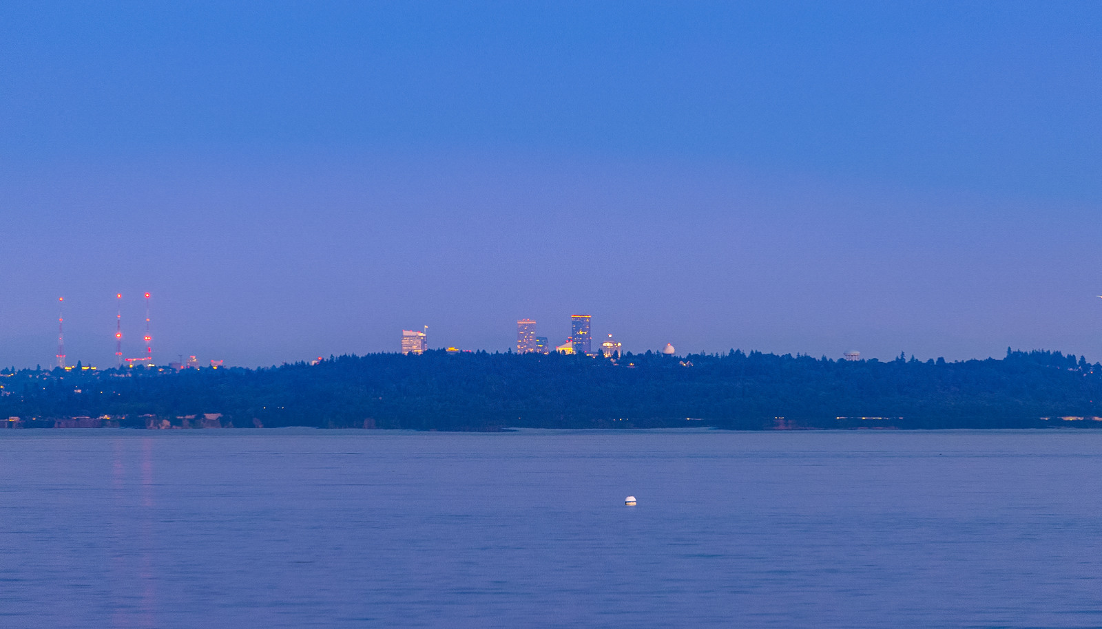 Stunning views day and night, pictured here is the twinkling Seattle city skyline at twilight!