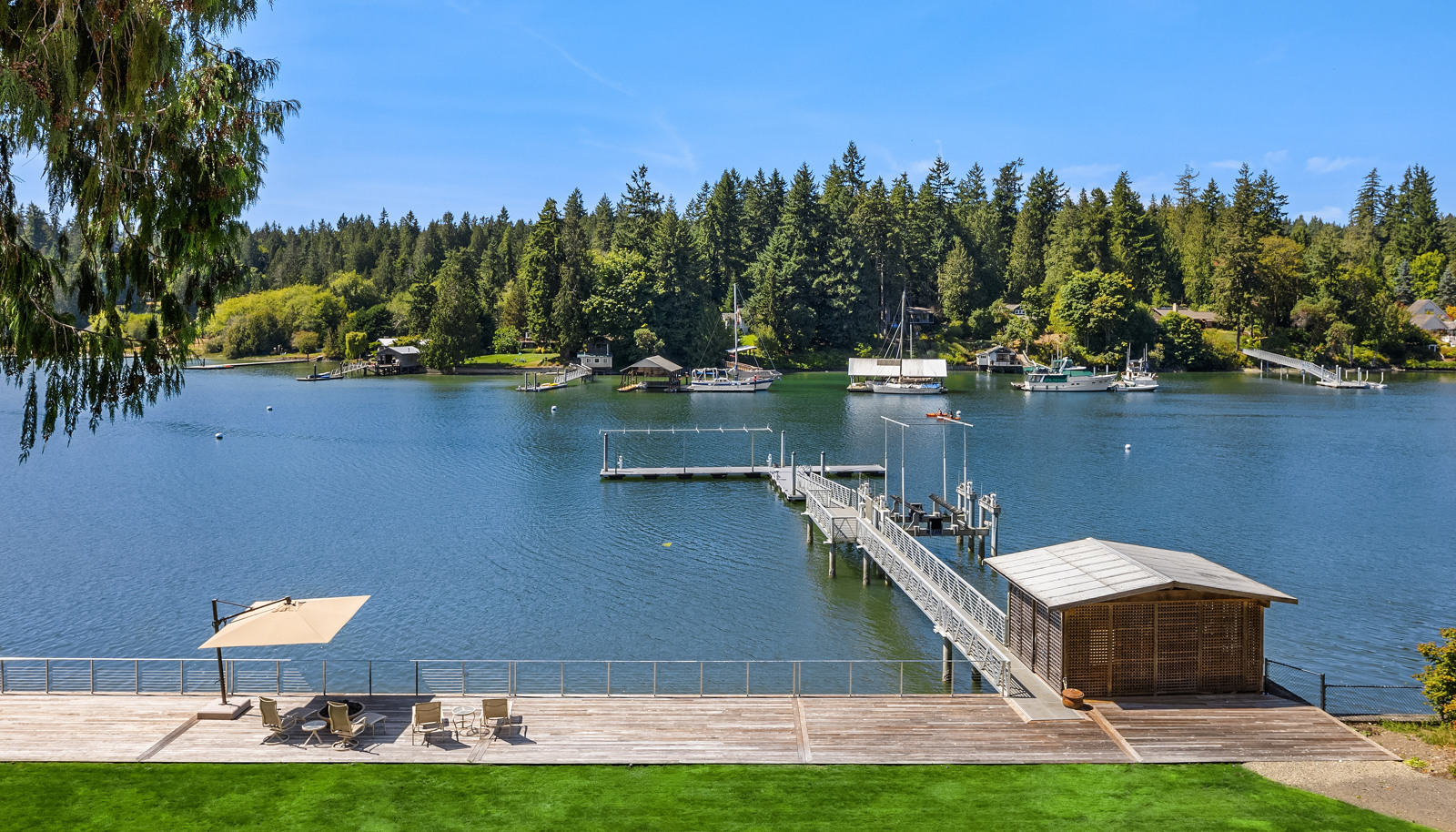 High quality, well appointed deep water dock. The home also has a registered mooring buoy. 