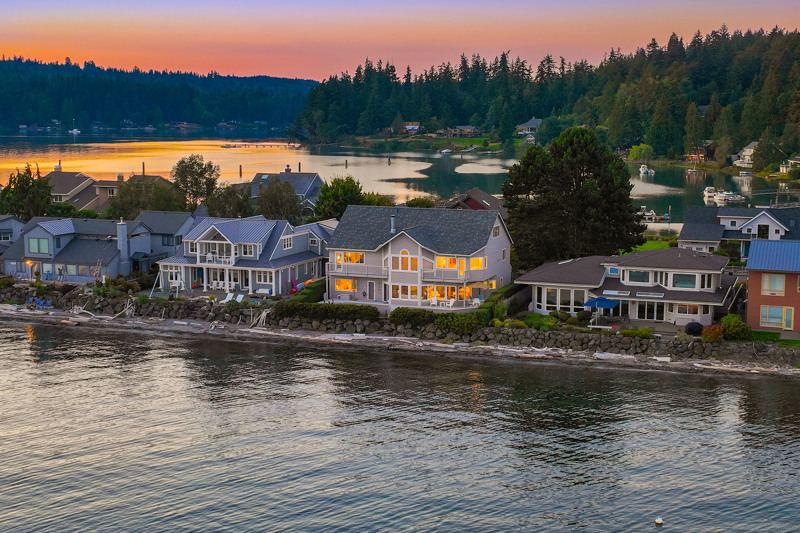 A sensational waterfront setting like no other.