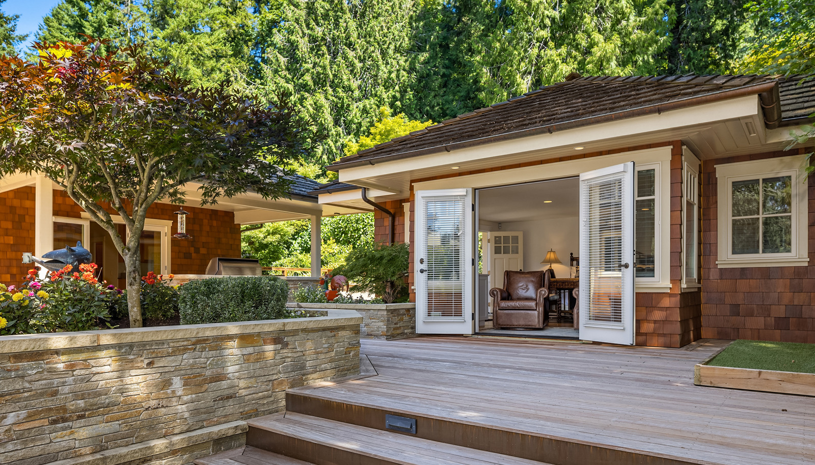The 444sf, private, romantic guest cottage with French doors to the deck. 