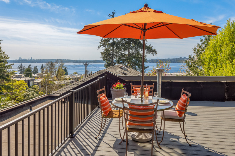 Rooftop deck with views of Lake Washington & Seattle