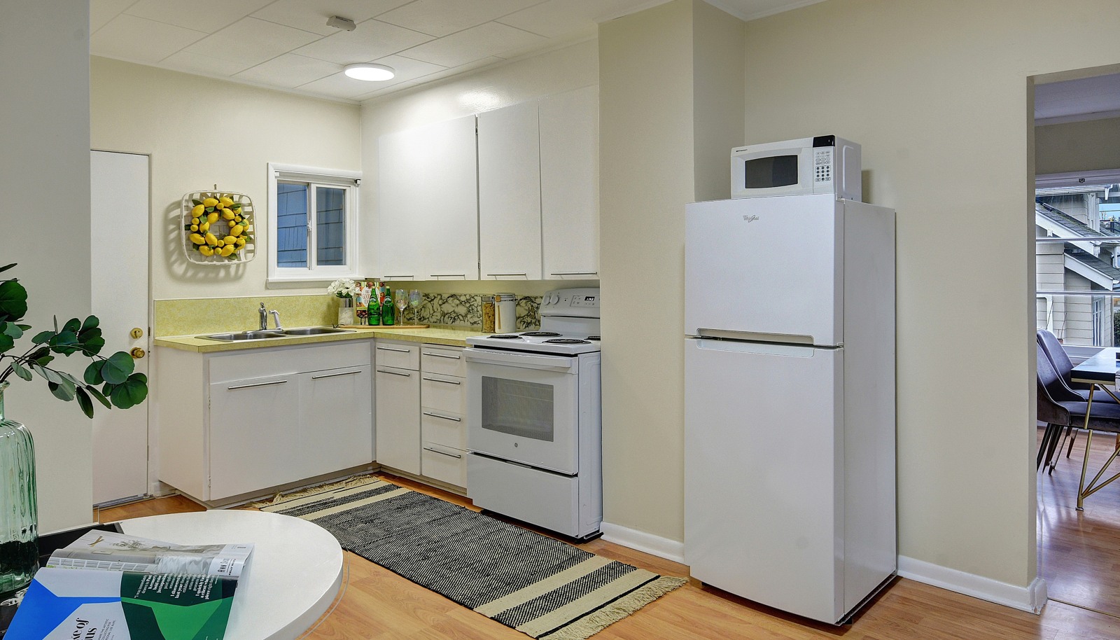 Upper unit kitchen/breakfast nook area